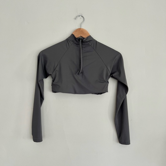 Athleta North Point Crop Rashguard size xs - Picture 3 of 5